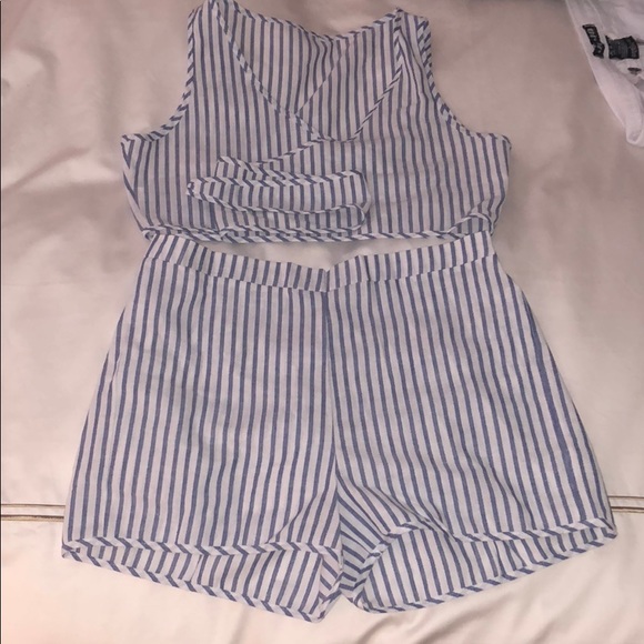 Sleeveless Strap Crop Top with Shorts - Picture 6 of 6